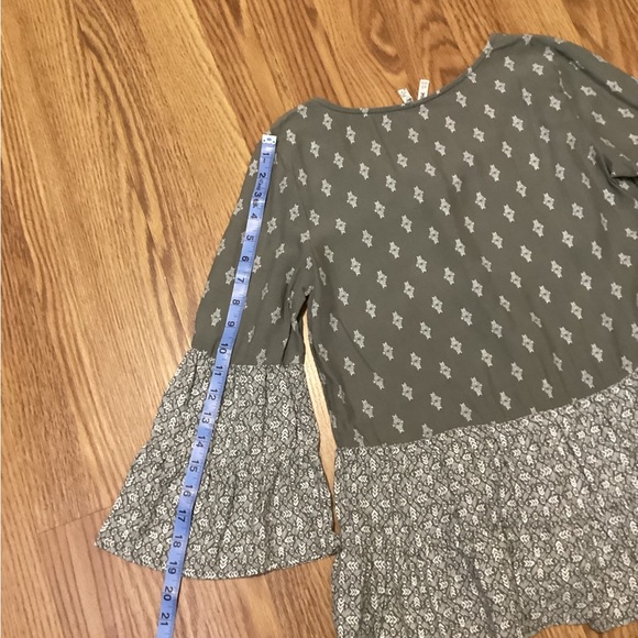 Women’s blouse casual size XS brand Mudd long sleeve color green floral - Picture 8 of 9